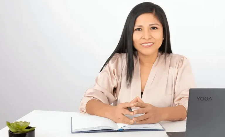 Kevania Gómez · Fundadora de Hipnoterapia10X · 19 años en desarrollo personal